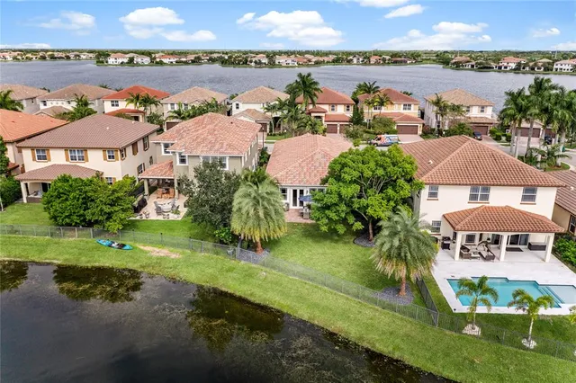 $949,900 | 9730 Blue Isle Bay, Parkland, FL 33076