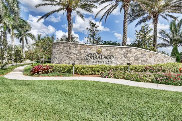 $949,900 | 9730 Blue Isle Bay, Parkland, FL 33076