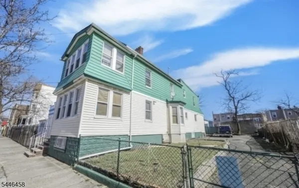 $2,300 | 476 South 18th Street, Newark, NJ 07103