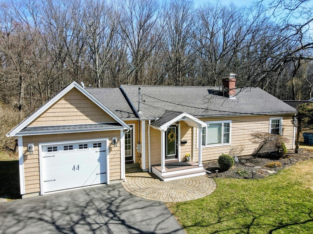 43 Robinson Road West Springfield, MA 01089 - Photo 1 of 23 Gallery Image 1
