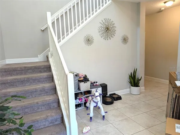 a view of entryway and workspace