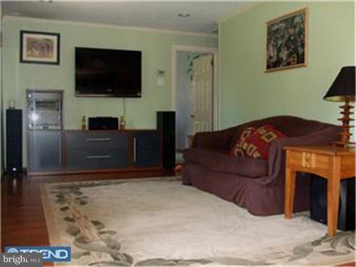 2215 Lenhart Road Colmar, PA 18915 - Photo 16 of 24 Living Room