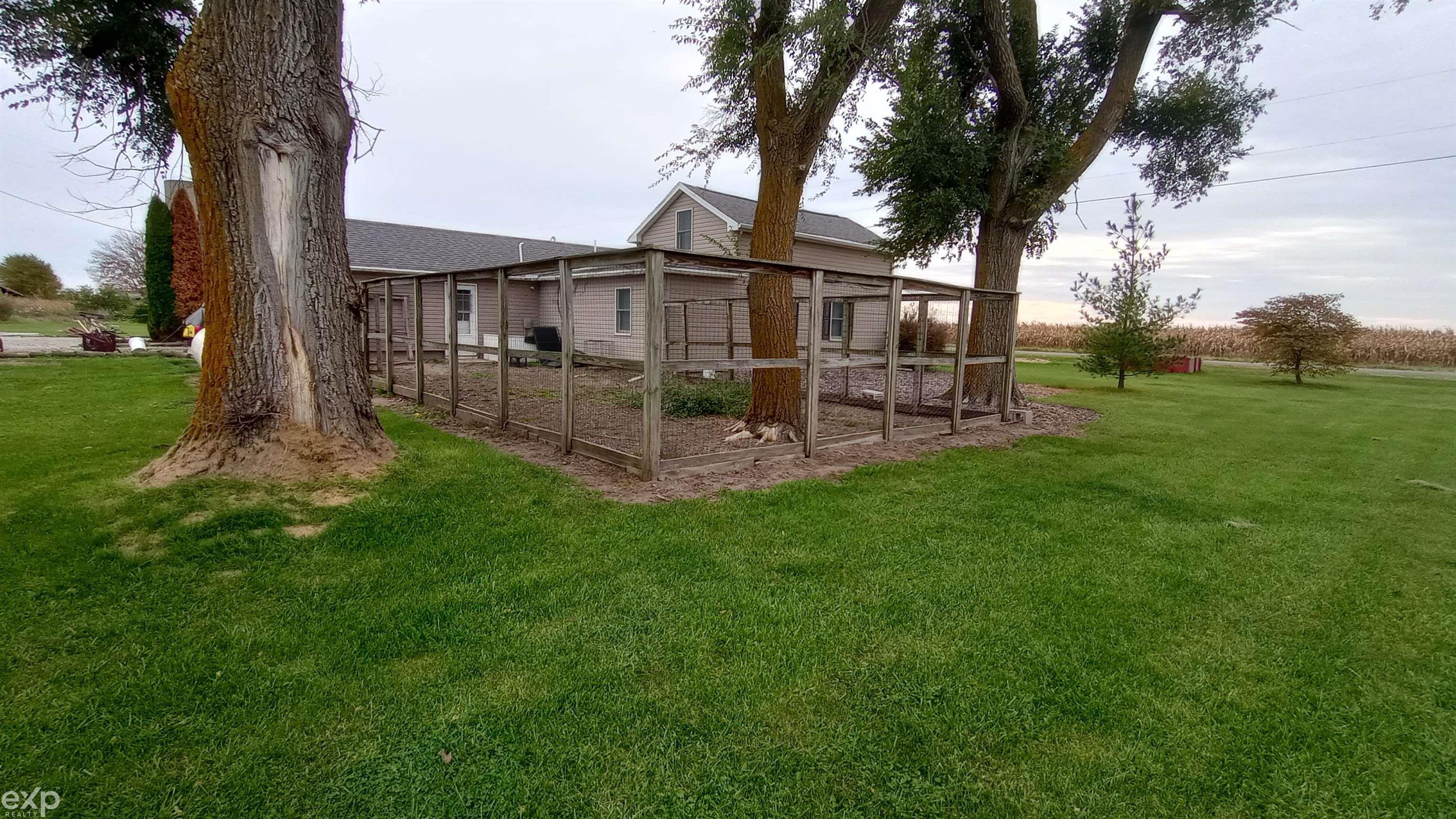 6024 Fike Road Blissfield, MI 49228 - Photo 6 of 37 50126146-5.JPG