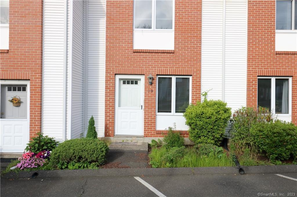 585 Park Road, Unit 13 Waterbury, CT 06708 - Photo 1 of 1