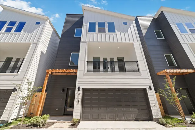 $2,350 | 810 Elkhart Street, Unit F, Houston, TX 77091