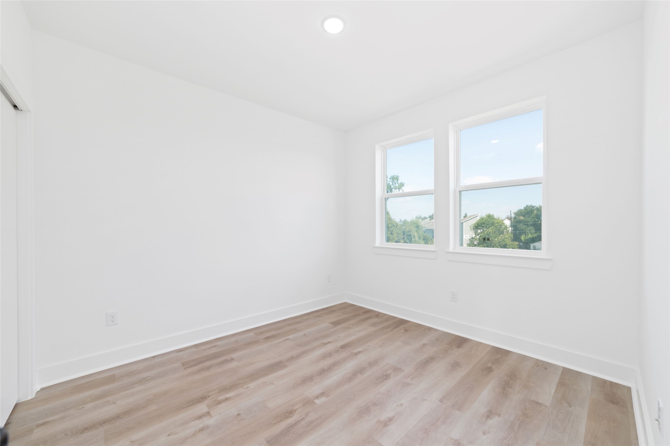 810 Elkhart Street, Unit F Houston, TX 77091 - Photo 28 of 50 3rd Level Bedroom #2