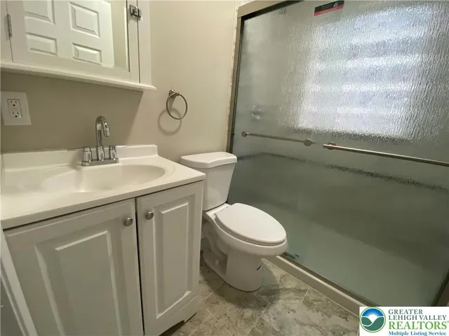 $1,895 | 122 South Spruce Street, Nazareth, PA 18064