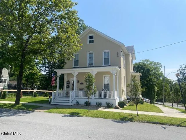 $2,000 | 90 Catherine Street, Unit 2, Saratoga Springs, NY 12866