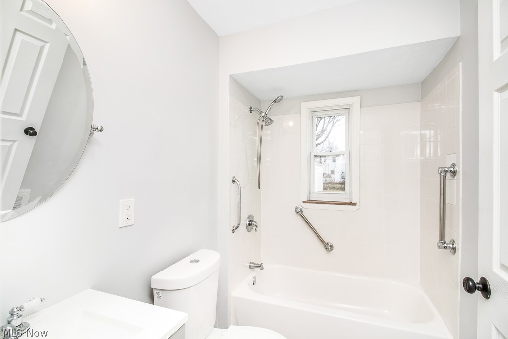 3808 Strandhill Road Cleveland, OH 44128 - Photo 12 of 21 Gallery Image 12