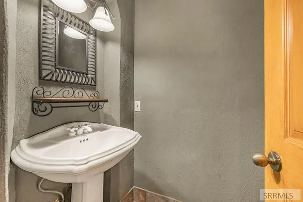 $1,390,000 | 144 East 400 North, Blackfoot, ID 83221