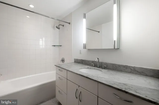 $3,450 | 219-29 South 18th Street, Unit 424, Philadelphia, PA 19103