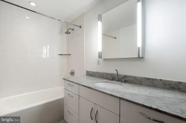 $3,450 | 219-29 South 18th Street, Unit 424, Philadelphia, PA 19103