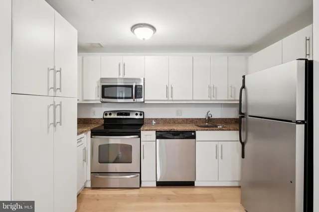 $3,450 | 219-29 South 18th Street, Unit 424, Philadelphia, PA 19103