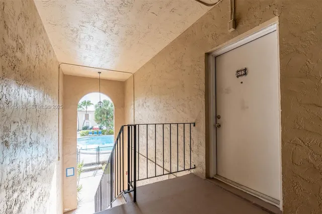 $275,000 | 10748 North Kendall Drive, Unit N22, Miami, FL 33176