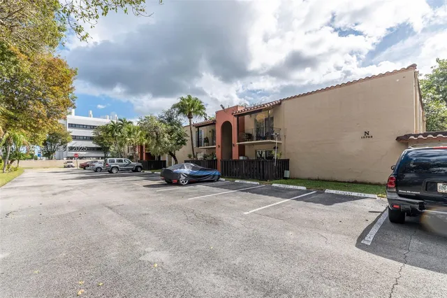 $275,000 | 10748 North Kendall Drive, Unit N22, Miami, FL 33176