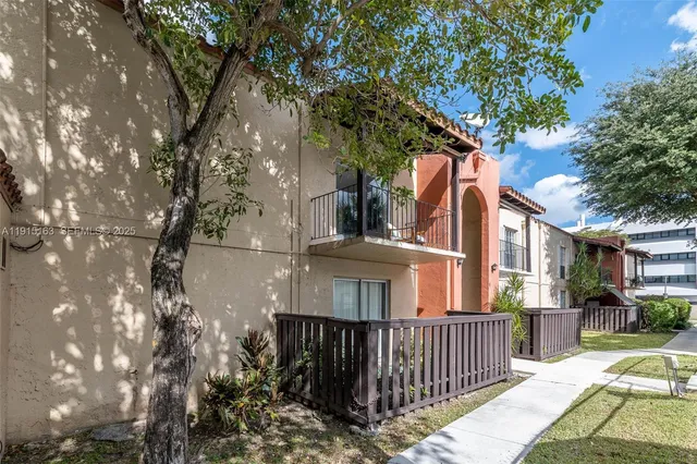 $275,000 | 10748 North Kendall Drive, Unit N22, Miami, FL 33176