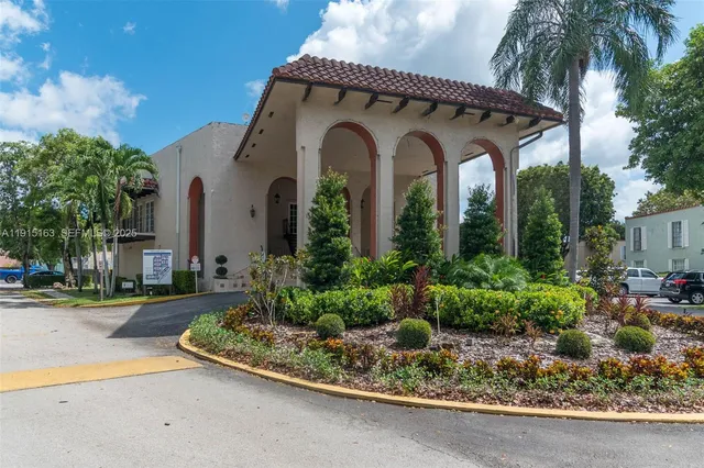 $275,000 | 10748 North Kendall Drive, Unit N22, Miami, FL 33176