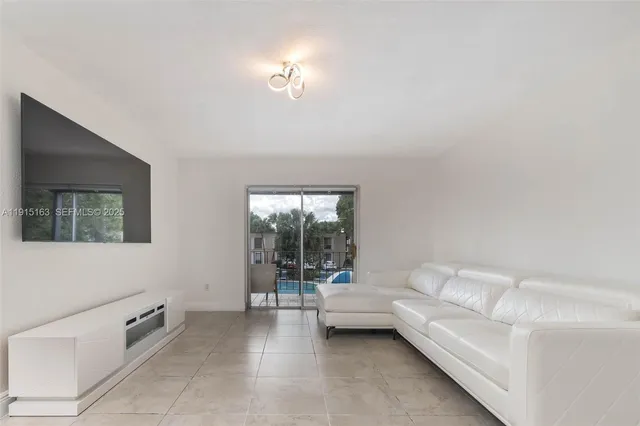 $275,000 | 10748 North Kendall Drive, Unit N22, Miami, FL 33176