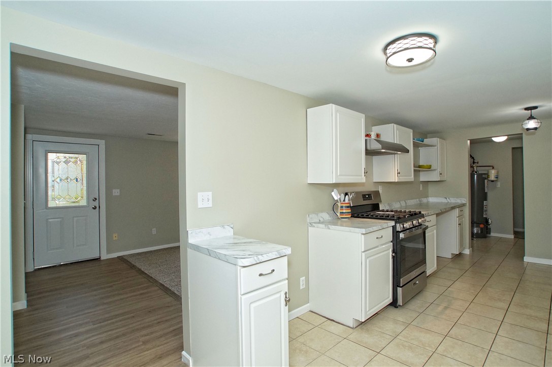 8063 Middlesex Road Mentor, OH 44060 - Photo 21 of 35 Guests can enter from any door and not walk on your new carpeting!
