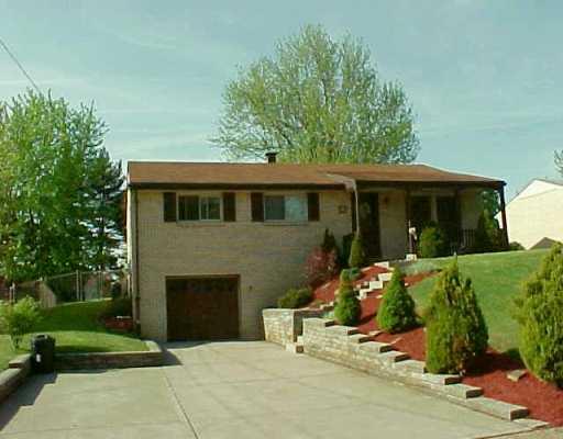 140 William Circle McKees Rocks, PA 15136 - Photo 1 of 8 Exterior Front.