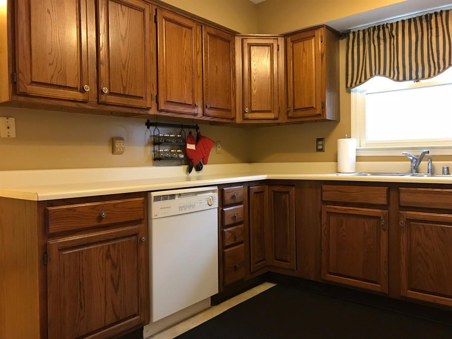 1409 Ritchie Court Lexington, KY 40503 - Photo 9 of 48 All Kitchen Appliances Staying