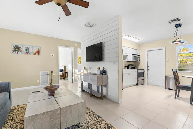 $2,500 | 630 Allen Avenue, Unit B, Delray Beach, FL 33483
