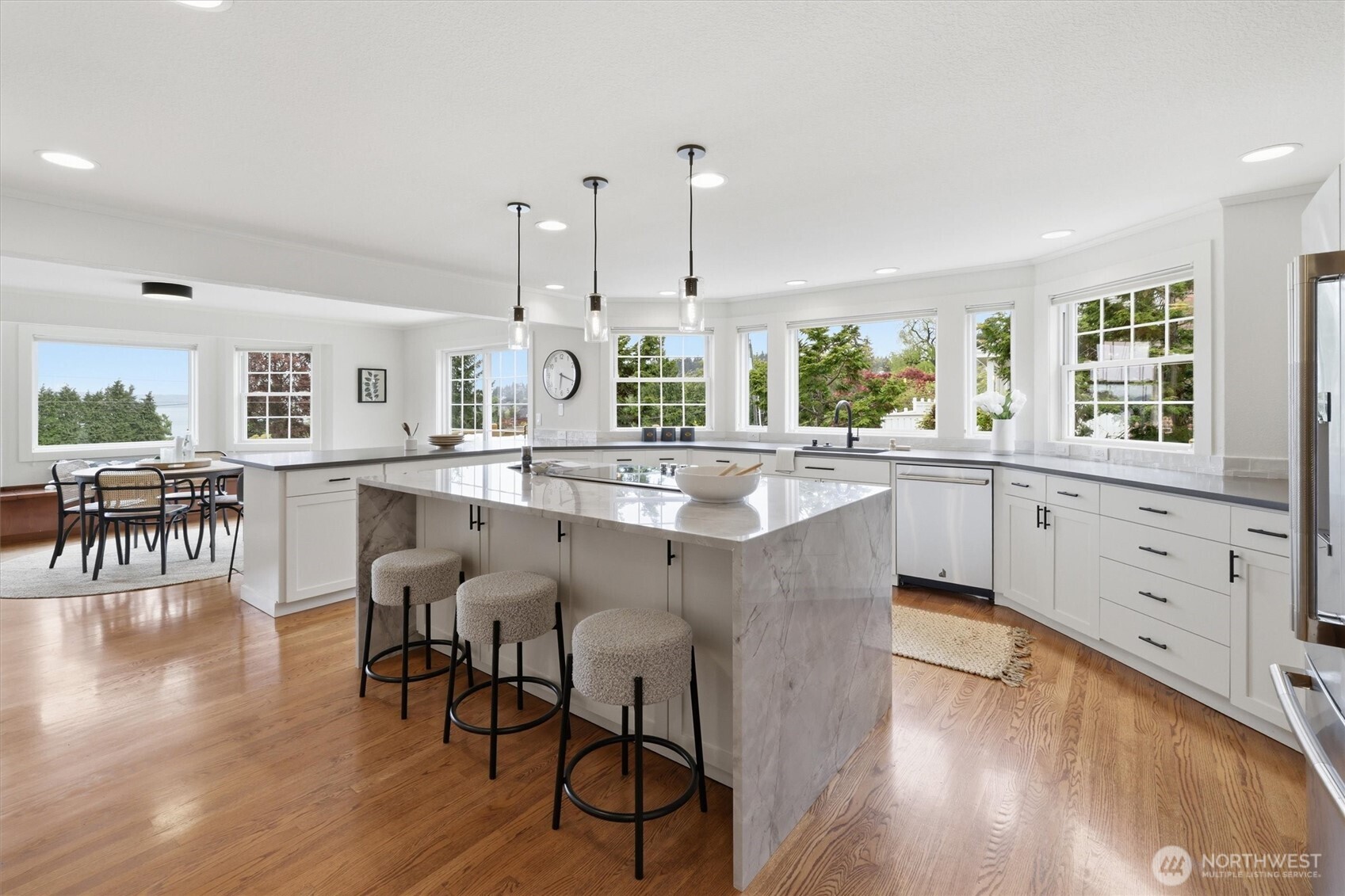 18124 Riviera Place Southwest Normandy Park, WA 98166 - Photo 8 of 40