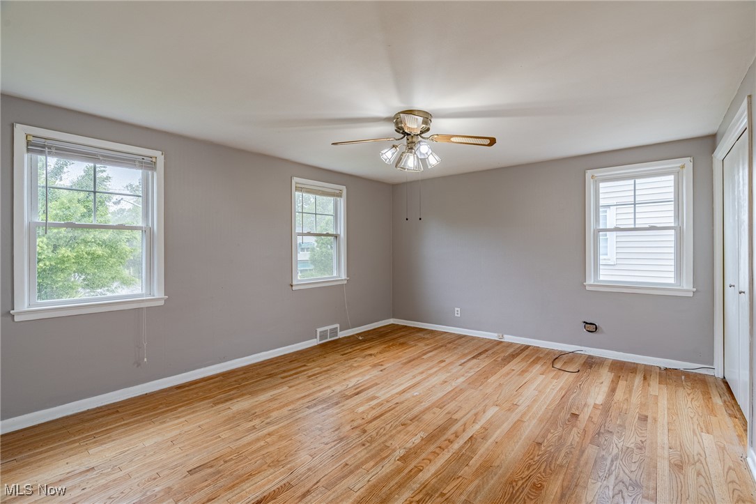 4092 Charlton Road Cleveland, OH 44121 - Photo 17 of 33 Gallery Image 17