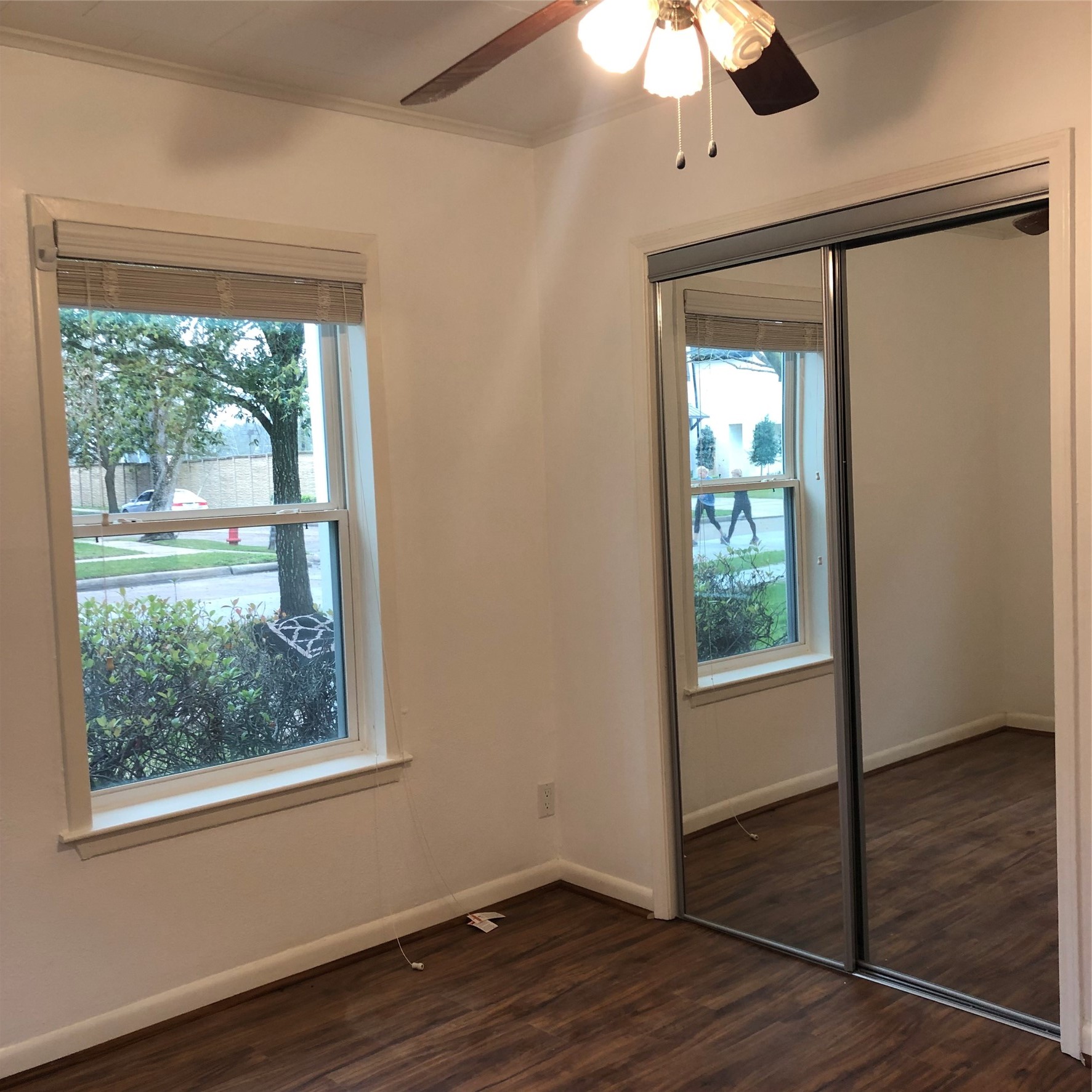 4236 Ruskin Street Houston, TX 77005 - Photo 14 of 19 Secondary bedroom #2 with mirrored closet doors.