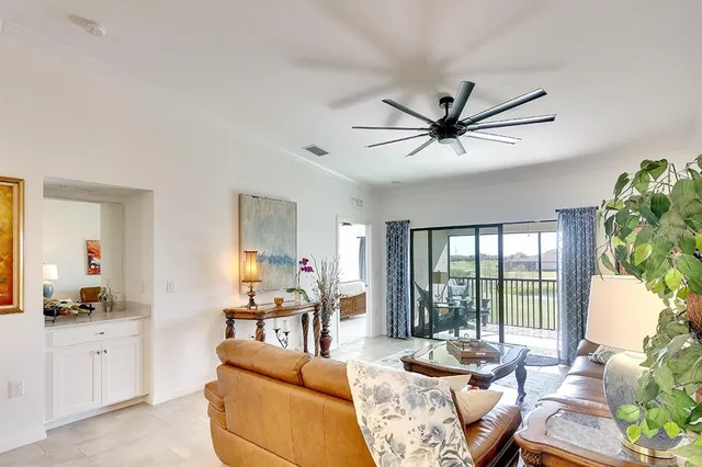 $427,400 | 5685 Palmer Circle, Unit 202, Bradenton, FL 34211