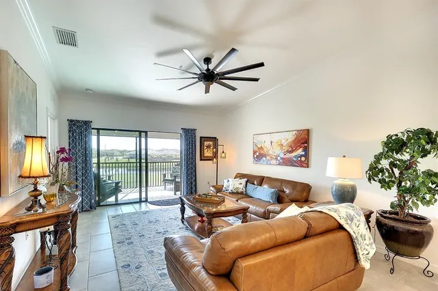 $427,400 | 5685 Palmer Circle, Unit 202, Bradenton, FL 34211