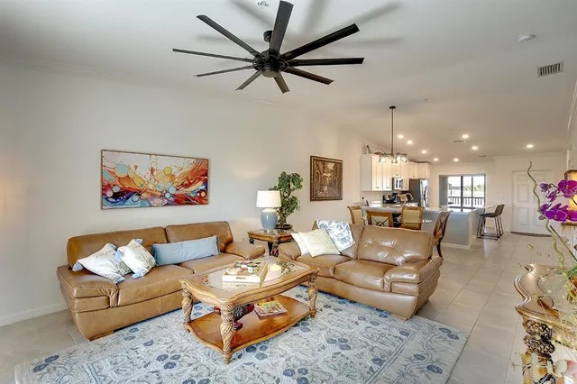 $427,400 | 5685 Palmer Circle, Unit 202, Bradenton, FL 34211