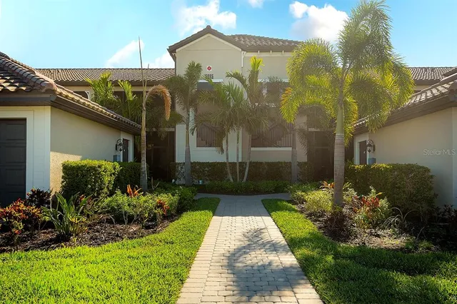 $427,400 | 5685 Palmer Circle, Unit 202, Bradenton, FL 34211
