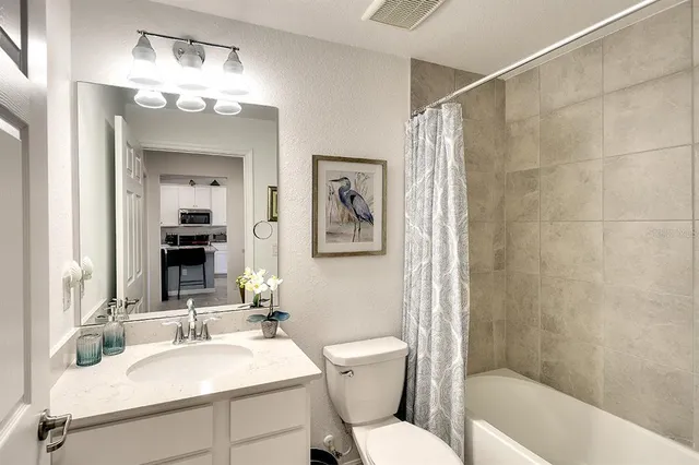 $427,400 | 5685 Palmer Circle, Unit 202, Bradenton, FL 34211