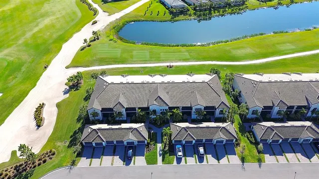 $427,400 | 5685 Palmer Circle, Unit 202, Bradenton, FL 34211