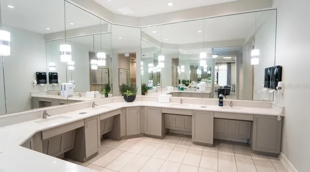 $427,400 | 5685 Palmer Circle, Unit 202, Bradenton, FL 34211