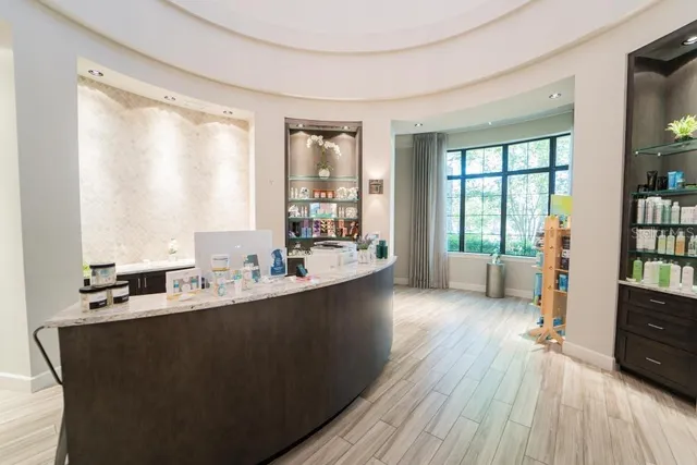 $427,400 | 5685 Palmer Circle, Unit 202, Bradenton, FL 34211