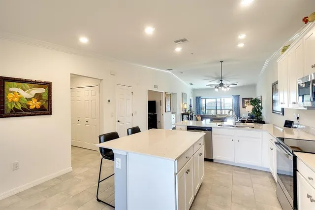$427,400 | 5685 Palmer Circle, Unit 202, Bradenton, FL 34211