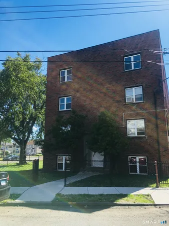 $1,300 | 305 Parrott Avenue, Unit 1A, Bridgeport, CT 06606