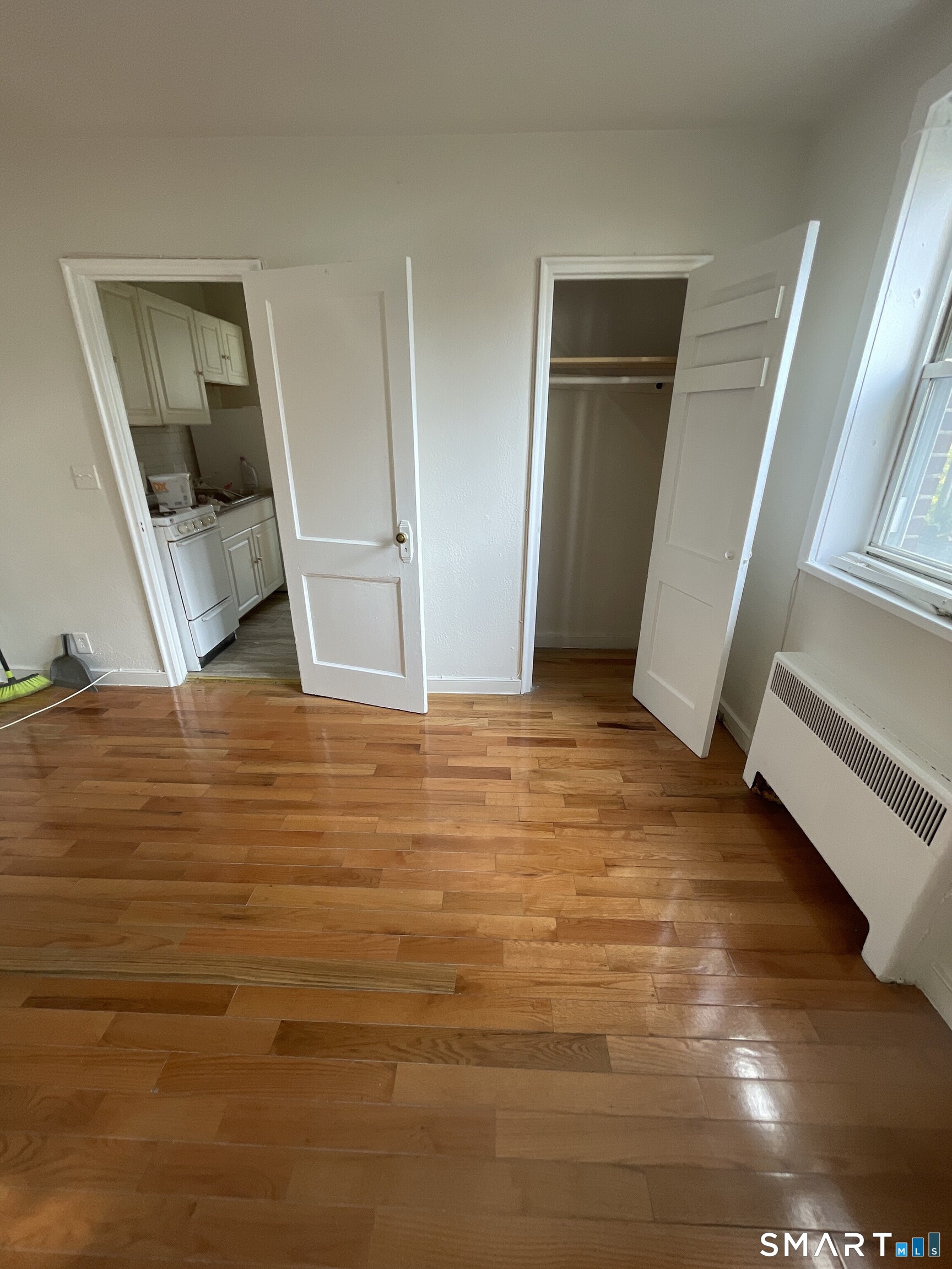 305 Parrott Avenue, Unit 1A Bridgeport, CT 06606 - Photo 2 of 8