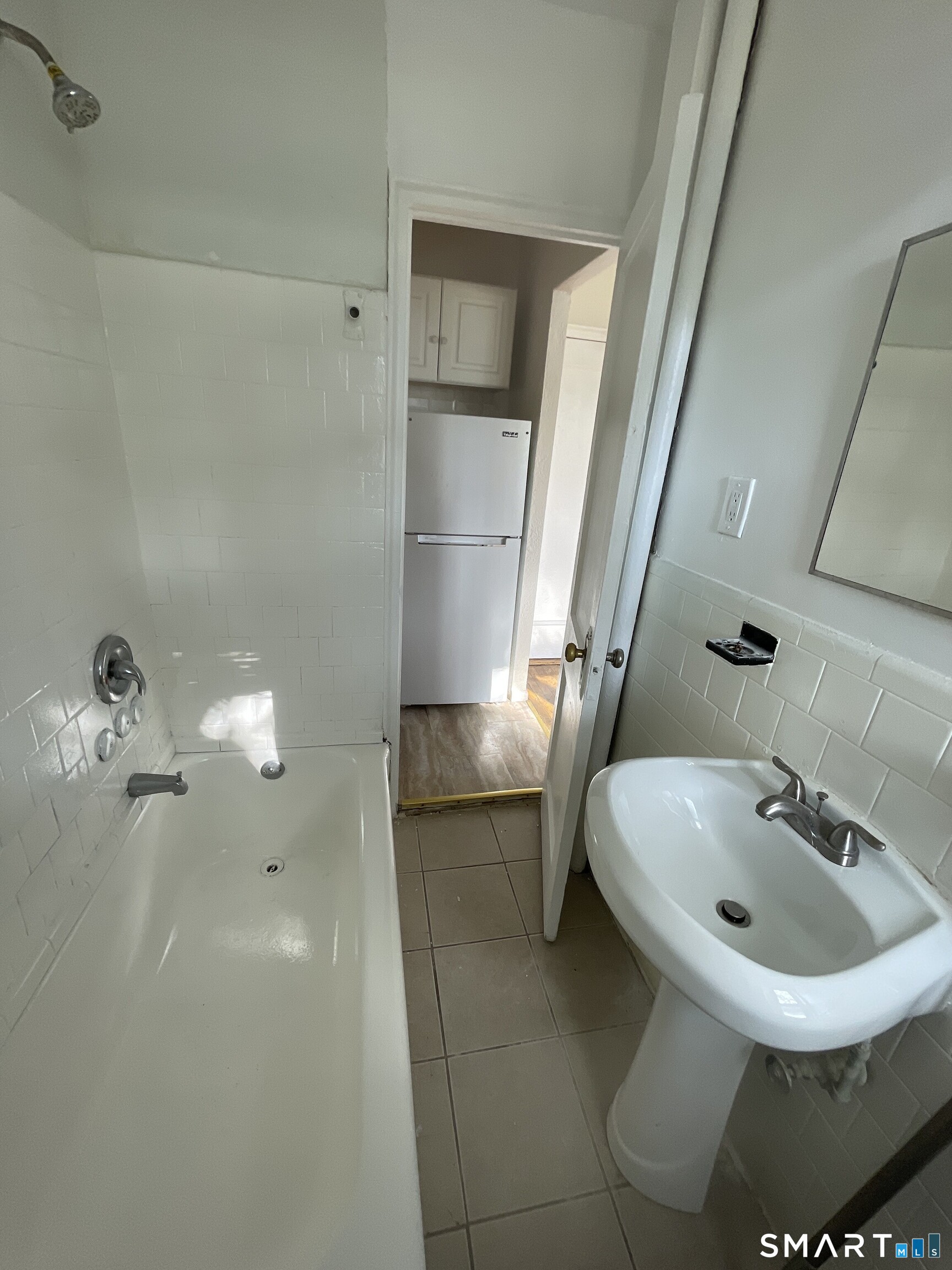 305 Parrott Avenue, Unit 1A Bridgeport, CT 06606 - Photo 3 of 8