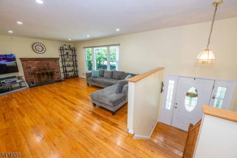 11 Southview Road Randolph, NJ 07869 - Photo 4 of 24