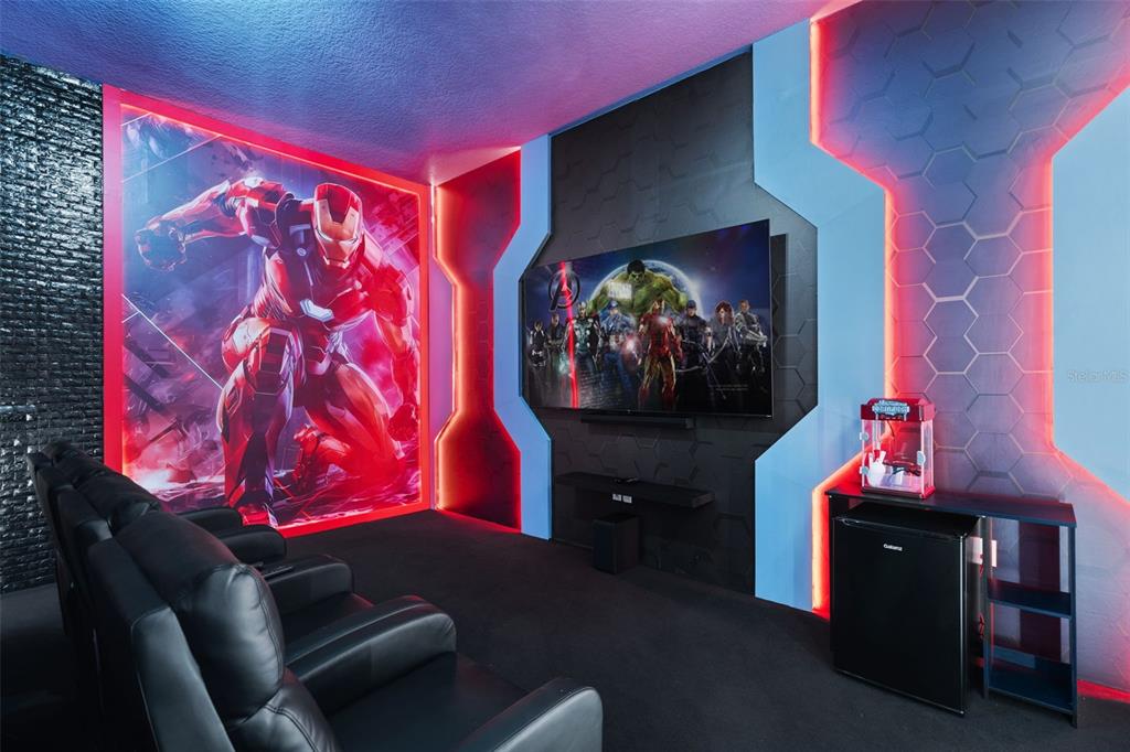 10467 Ebb Tide Lane Orlando, FL 32821 - Photo 14 of 40 a room with furniture and screen