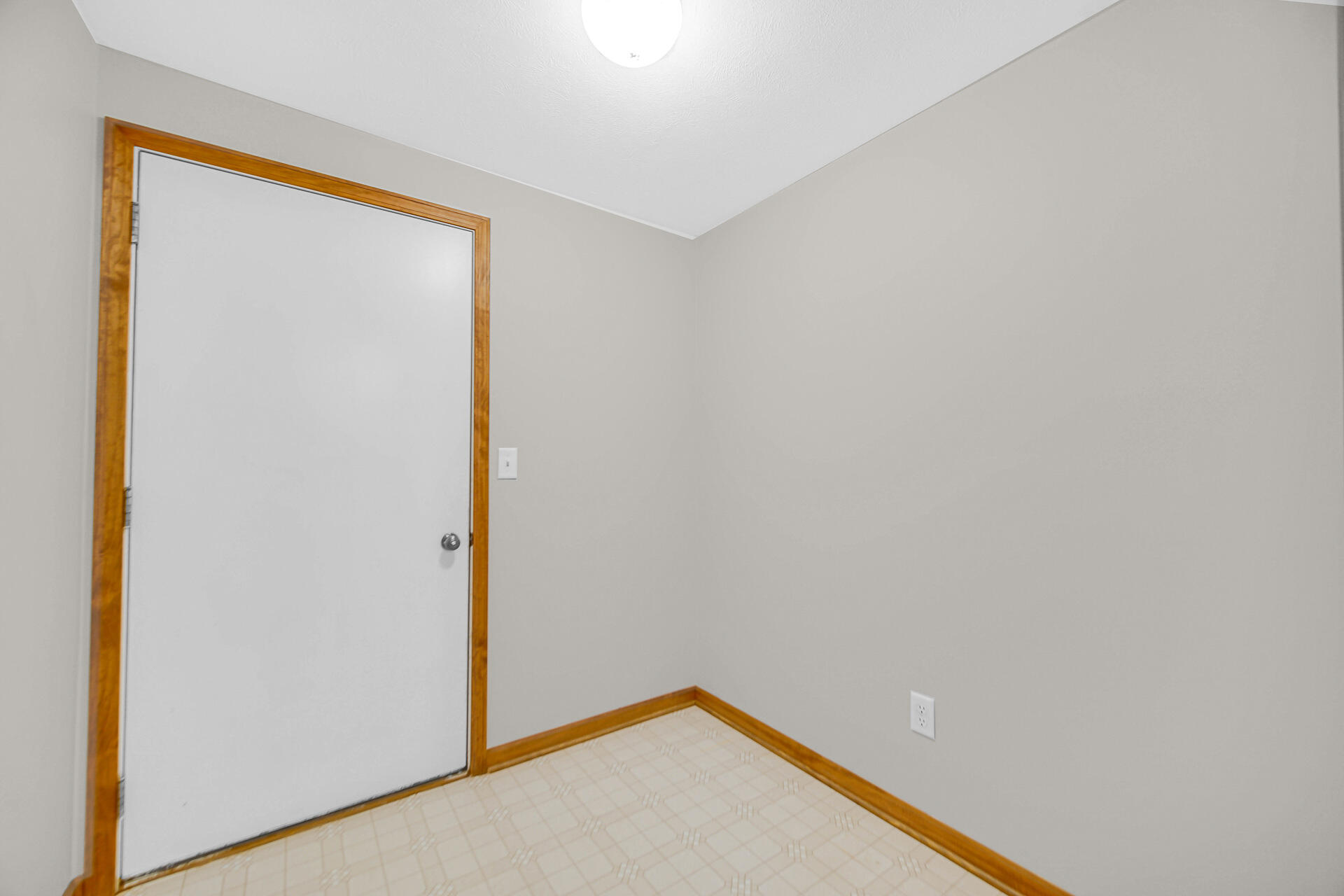 2372 South Taylor Road Mill Creek, IN 46365 - Photo 14 of 29 1920x1280