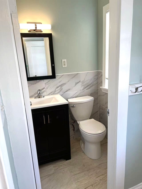 142 Jackson Street Newton, MA 02459 - Photo 13 of 16 a bathroom with a toilet sink and mirror