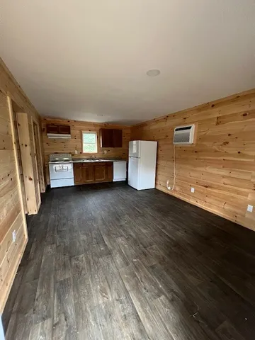 a view of livingroom with furniture