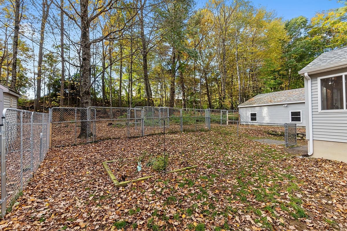 17 North Road Fremont, NH 03044 - Photo 12 of 40