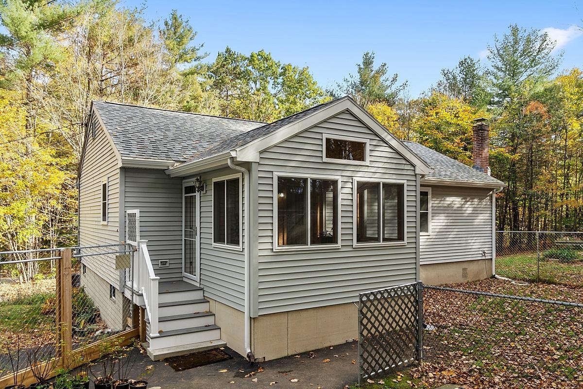 17 North Road Fremont, NH 03044 - Photo 10 of 40