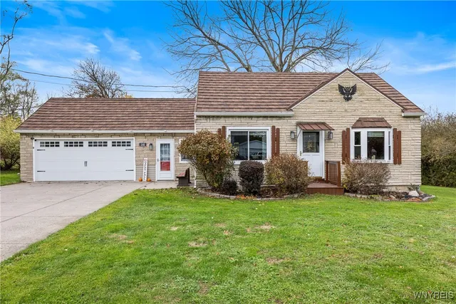 $279,900 | 1140 Greenfield Drive, Alden, NY 14004