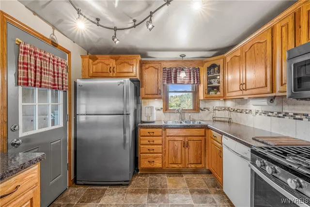 $279,900 | 1140 Greenfield Drive, Alden, NY 14004